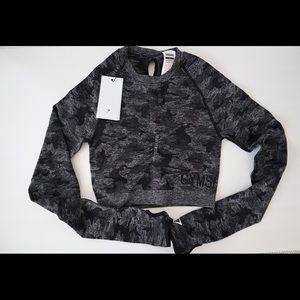 ADAPT CAMO SEAMLESS LONG SLEEVE CROP TOP